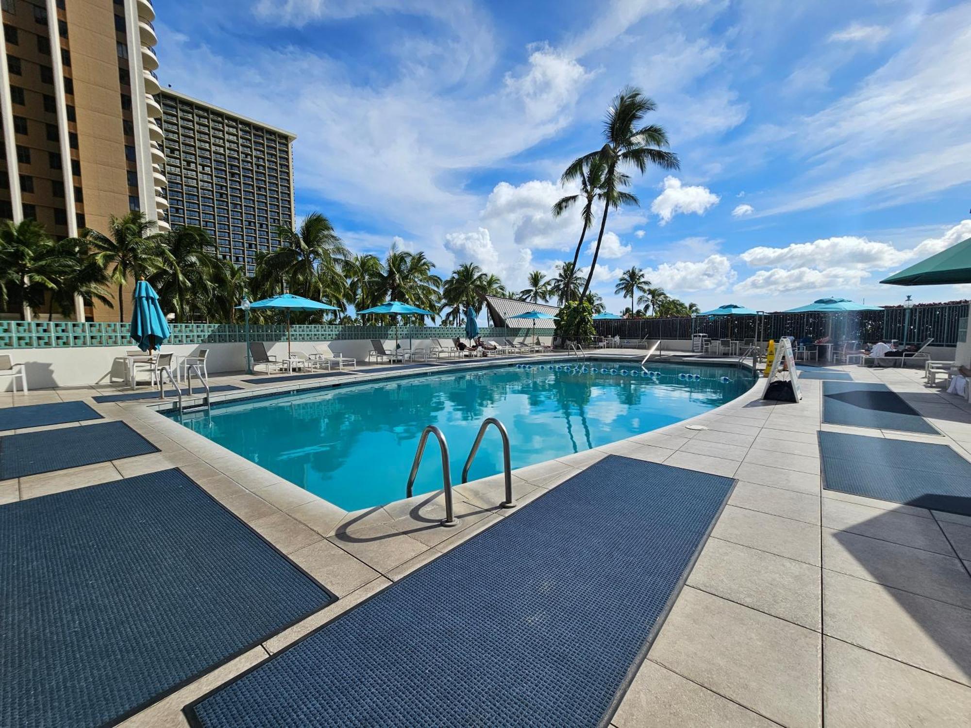 Two Bedroom Condo Overlooking Ala Wai Boat Harbor Honolulu Exterior photo