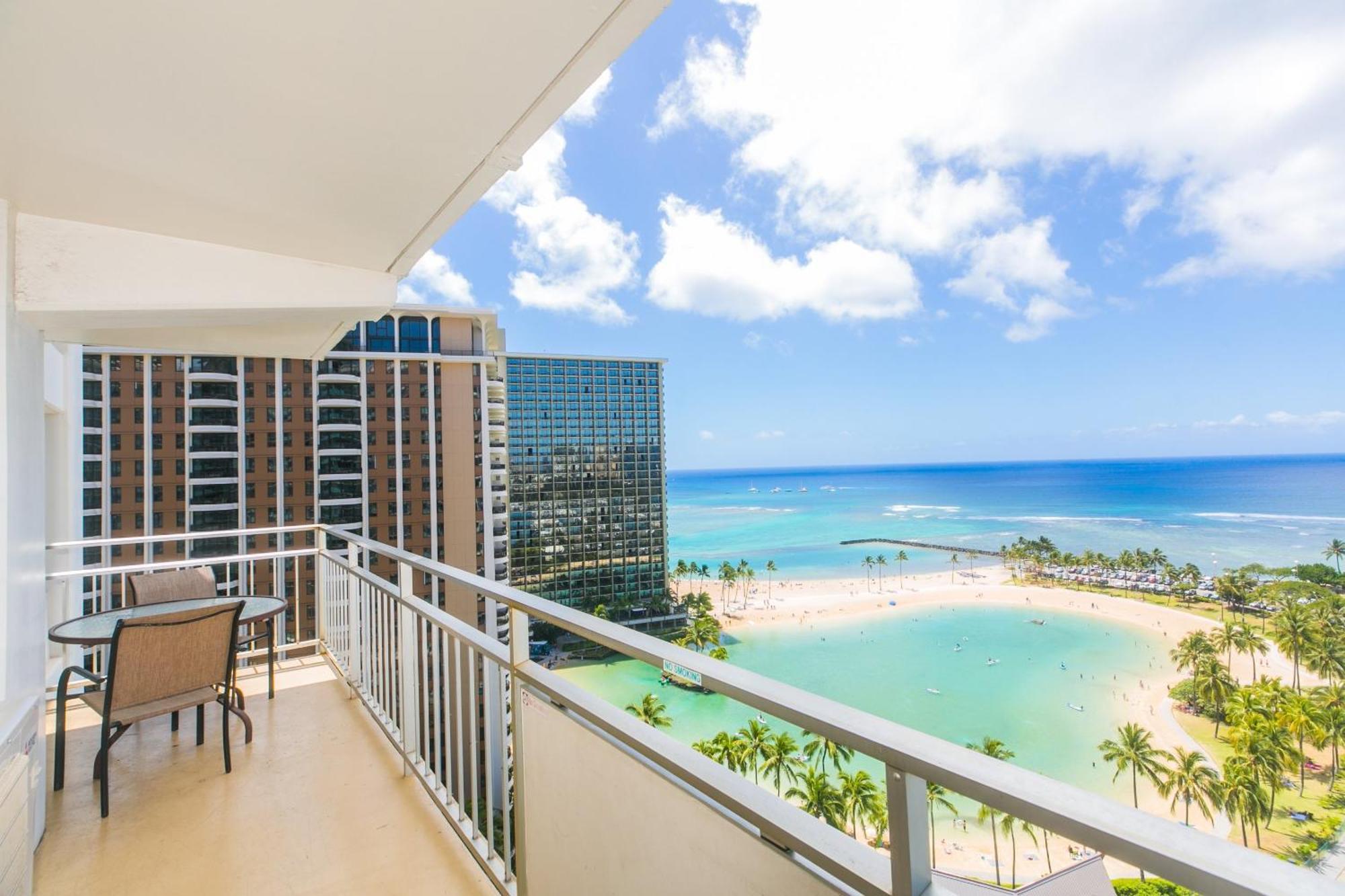 Two Bedroom Condo Overlooking Ala Wai Boat Harbor Honolulu Exterior photo